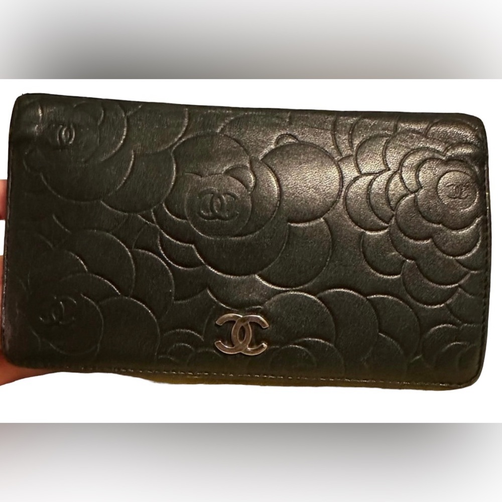 Chanel Camellia Black wallet with authenticity card